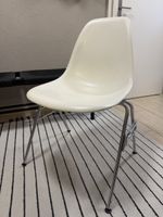 Original Vitra Eames Plastic Side Chair RE DSS – mit Beschäd