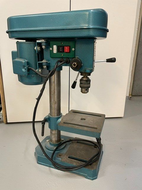 Trapani: Ständerbohrmaschine / Tischbormaschine mit Bohrfutter – Usato da Oetwil am See venduto da Storck
