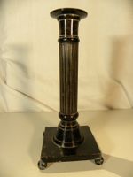 Schöner Kerzenständer Bronze mit rechteckigem Fuss