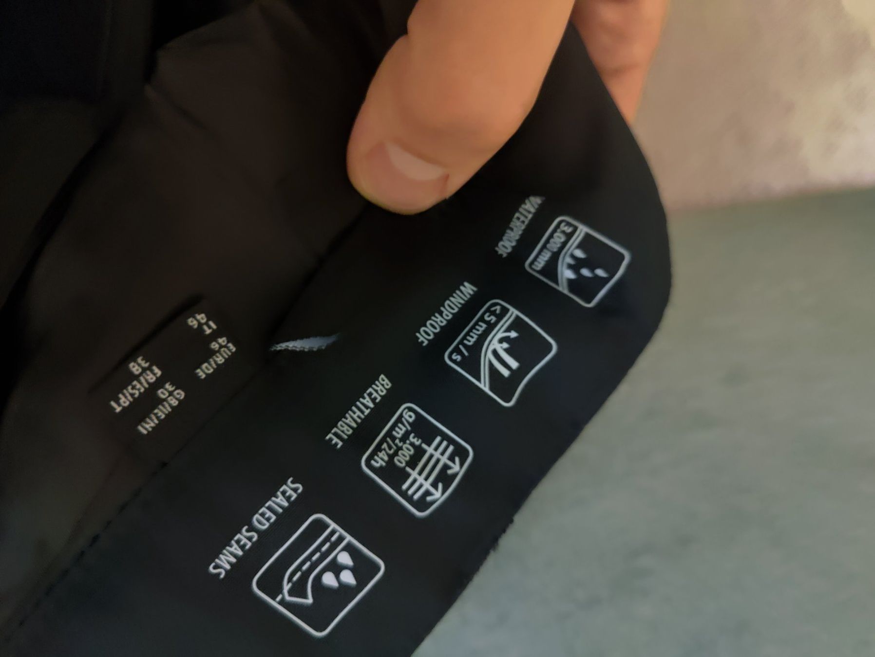 Pantaloni: Men's Black Snowboard Pants – Usato da Zürich venduto da Caeirop 2
