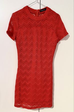 „Something Borrowed“ Red Lace Dress - Size 36