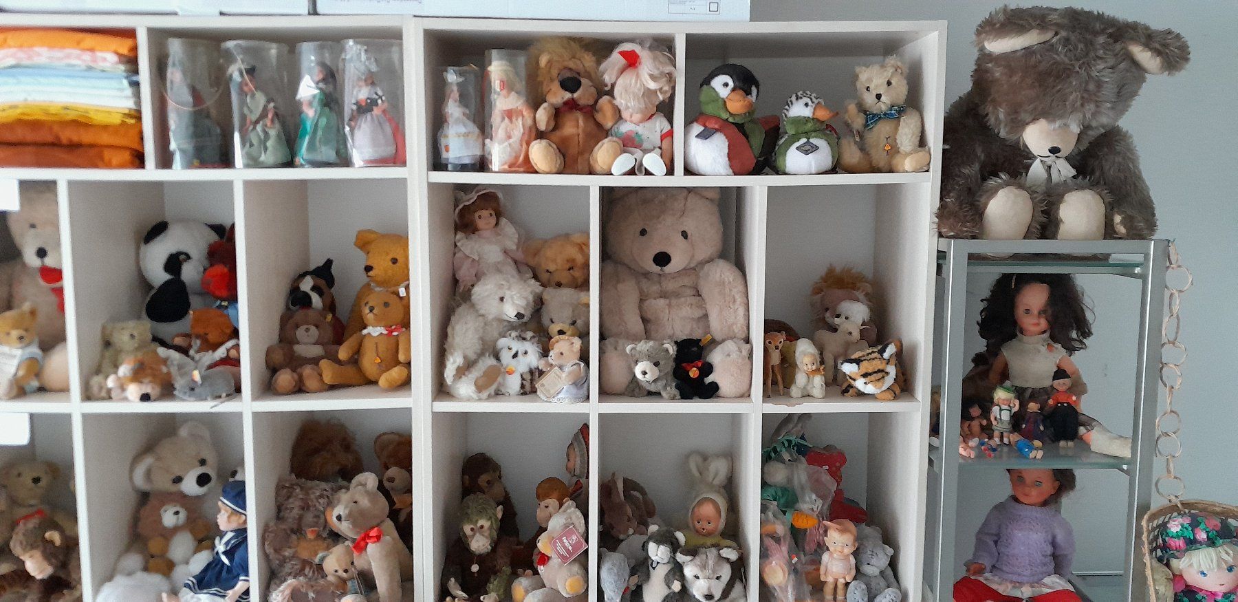 Bambole: Viele Bären, Puppen etc. – Usato da Liesberg venduto da Ragged 3