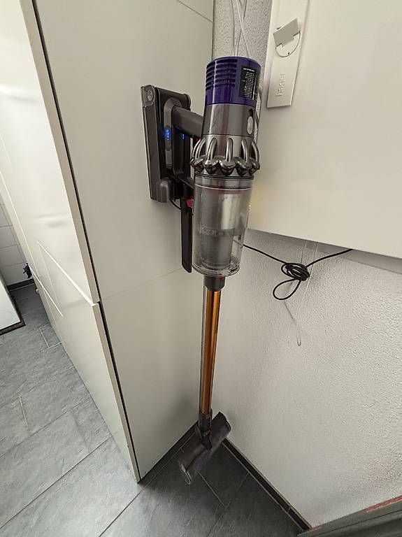 Aspirateurs & Accessoires: Dyson Cyclon V10 absolut  – D'occasion à Widnau par agogos