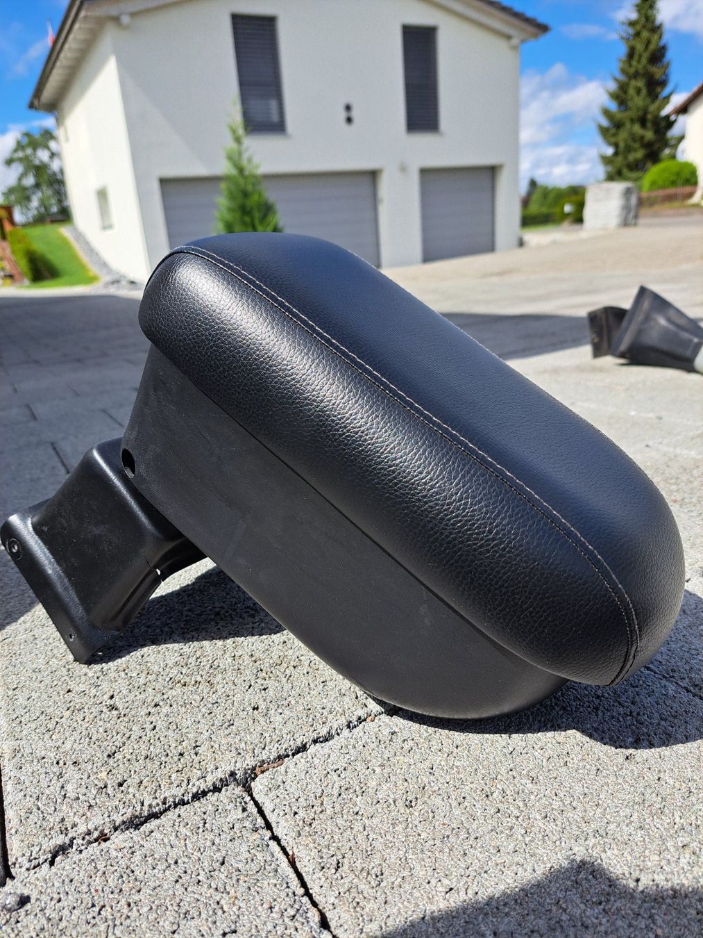 Fiat Sonstiges Fahrzeugzubehör: Armlehne Fiat 500L – Gebraucht aus Neuhausen von carmen_jill