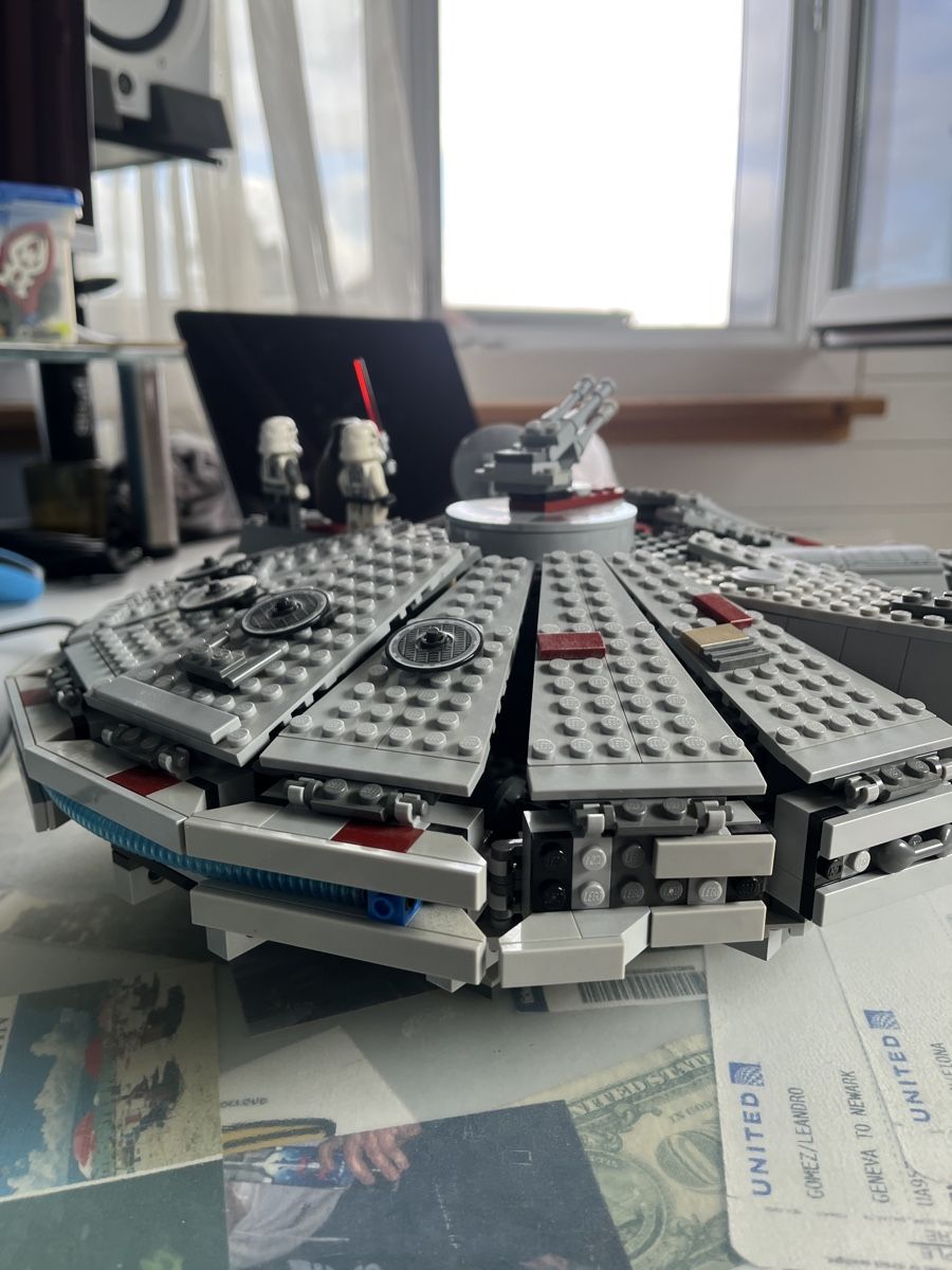 Lego Baukästen: Lego Star Wars Falcon + Diverse Figuren – Gebraucht aus Roggwil BE von NYRF 6