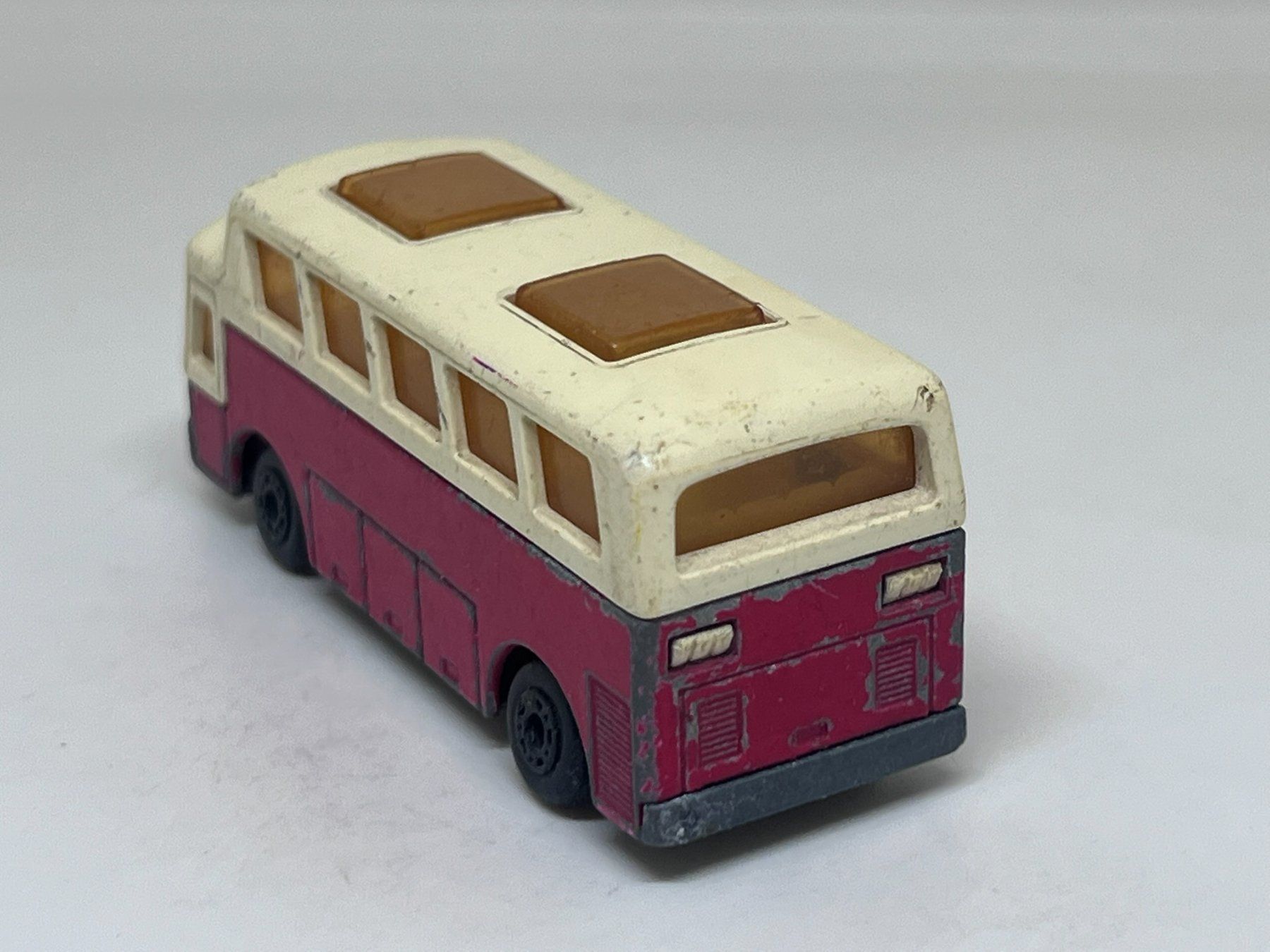 Matchbox Modellini d'auto: Matchbox Airport Coach #415 – Usato da Wildegg venduto da LaaBoutique 2