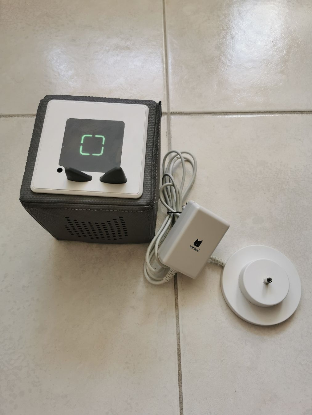 Tonies Jouets: Anthrazite graue Toniebox mit Ladestation – D'occasion à Brunnen par JJaime 1