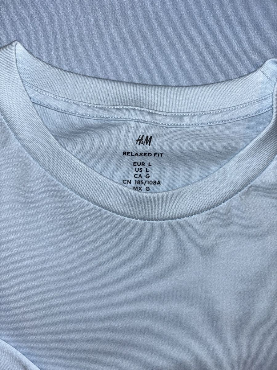 H&M T-shirt: T-shirt H&M bleu clair – Nuovo e nell'imballaggio originale da Chêne-Bougeries venduto da sor_9rzp 2