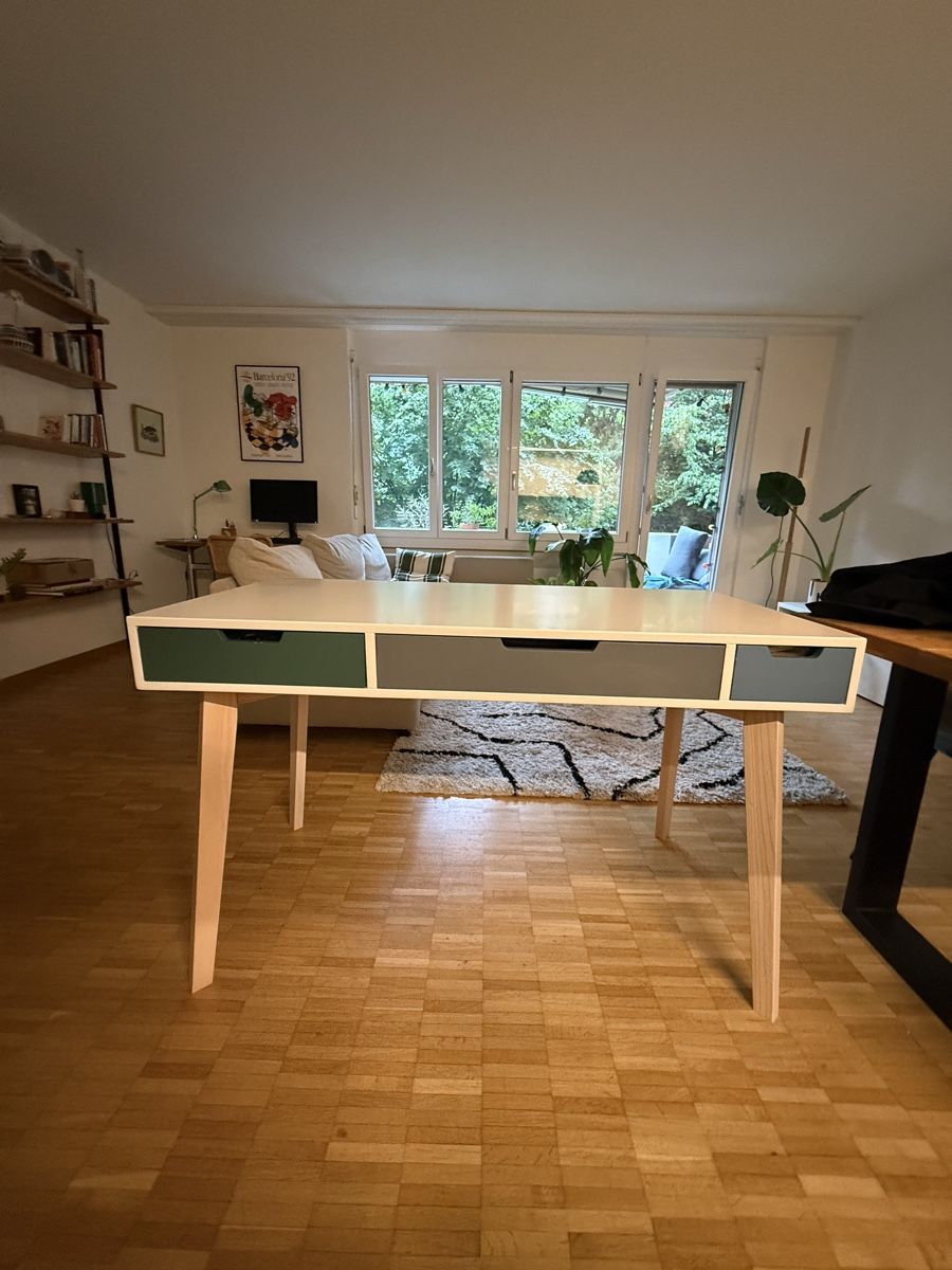 Schreibtische: Wooden desk – Gebraucht aus Zürich von vic_5jnl