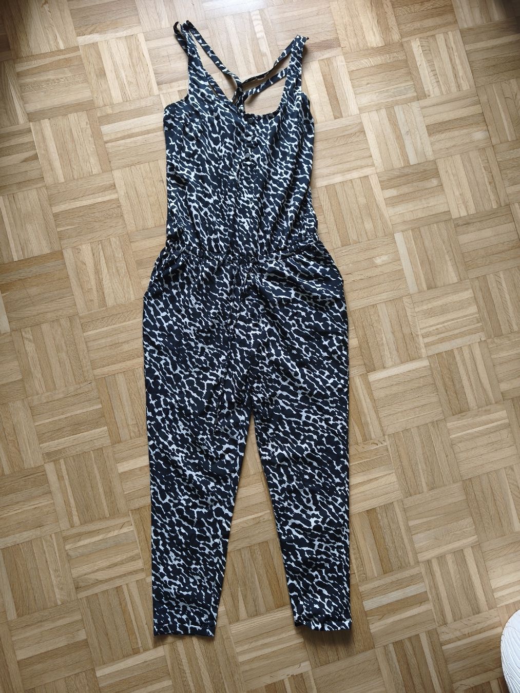 Stradivarius Tute: Overall, black &white Gr.M – Usato da Bern venduto da Tschu_Tschu