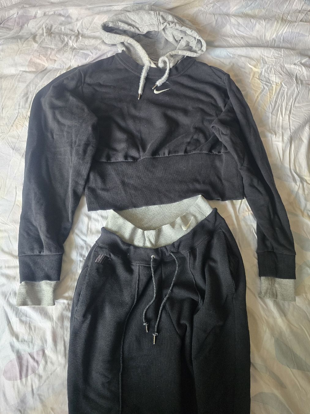 Nike Lotti di vestiti: Nike Trainer Gr. M Pullover & Jogginghose – Usato da Thalwil venduto da Nikkita2