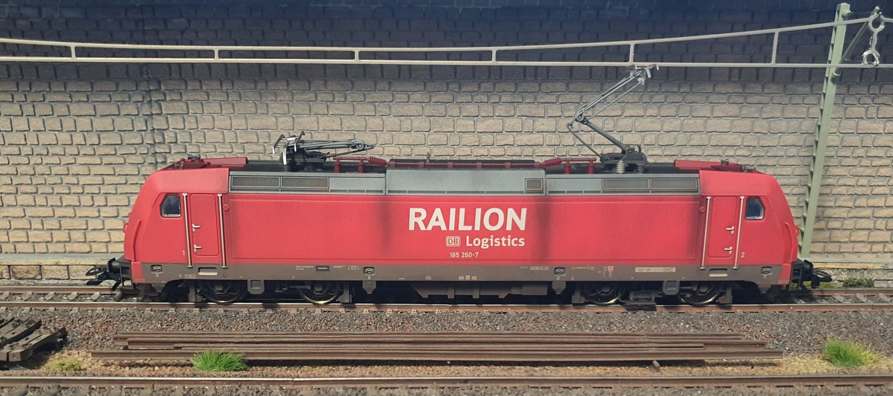 Märklin Modellini di ferrovie: BR 185, DB, MARKLIN 36600, DIGITAL + PATINE – Usato da Loveresse venduto da FIFILOULOU 1