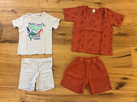 Zwei Pyjama Sets Jungen / Grösse 122/128 / top Zustand