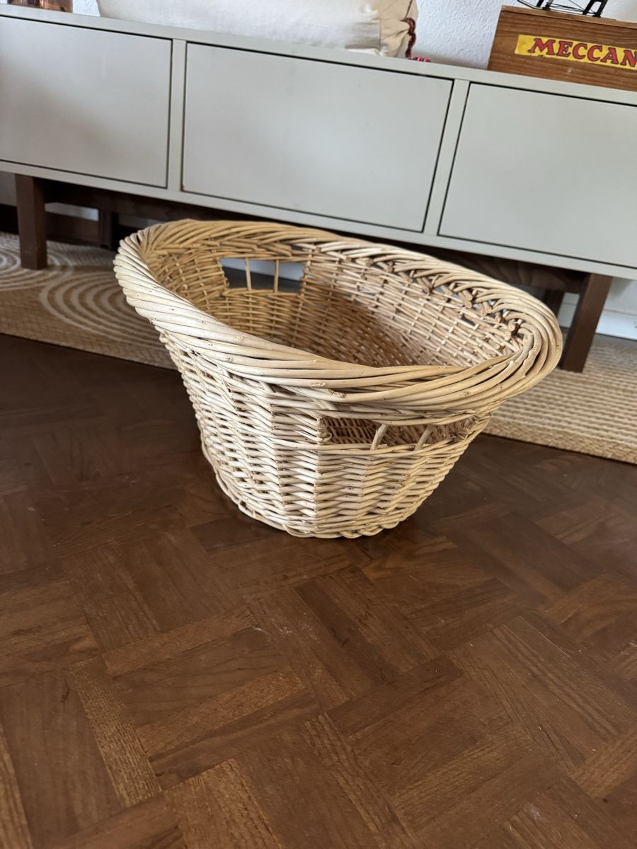 Autres articles pour la maison: Praktischer Korb aus Strohgeflecht – D'occasion à Buchs ZH par crazyhandbaggirl123 2