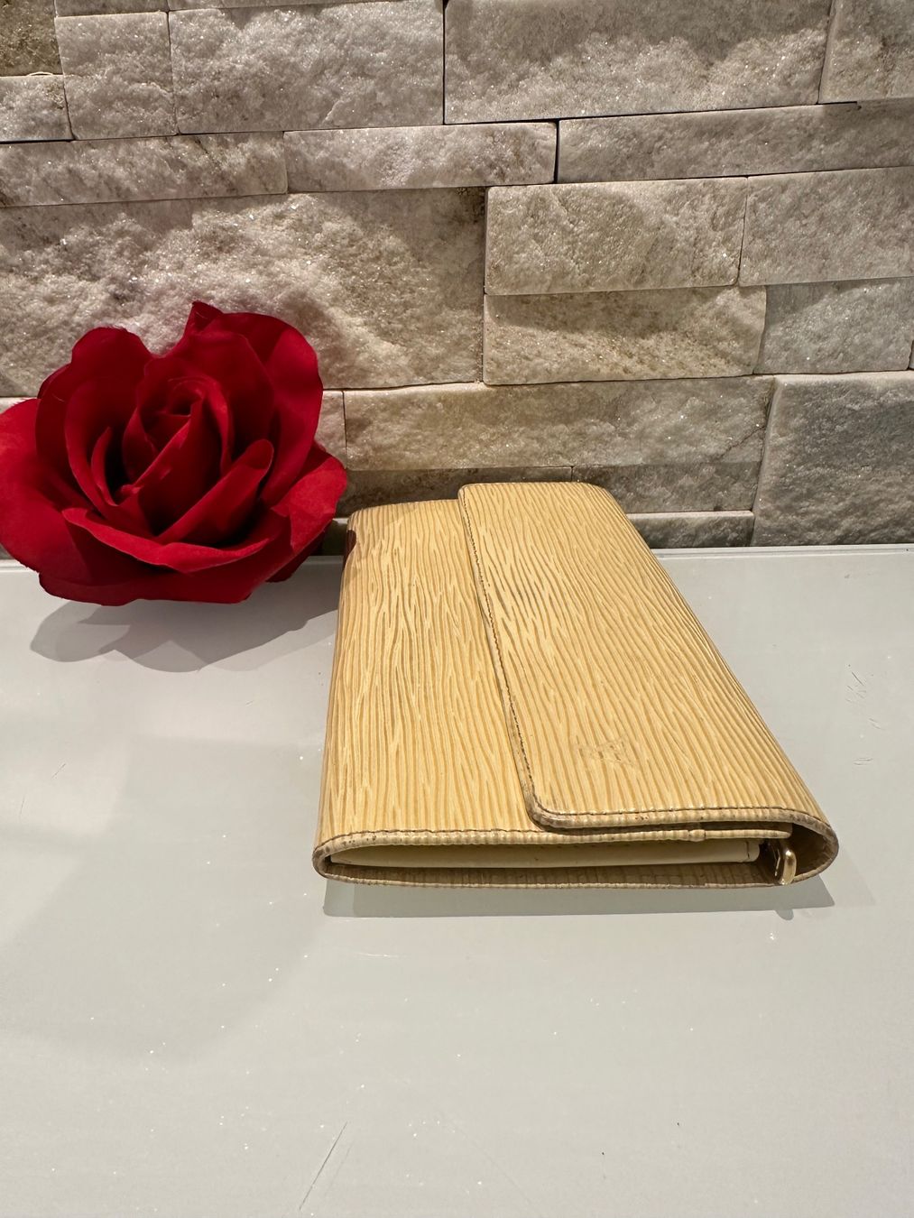 Louis Vuitton Portemonnaie: Louis Vuitton Long Wallet Epi - Nr. 843 – Gebraucht aus Hittnau von LuxAndMore 4