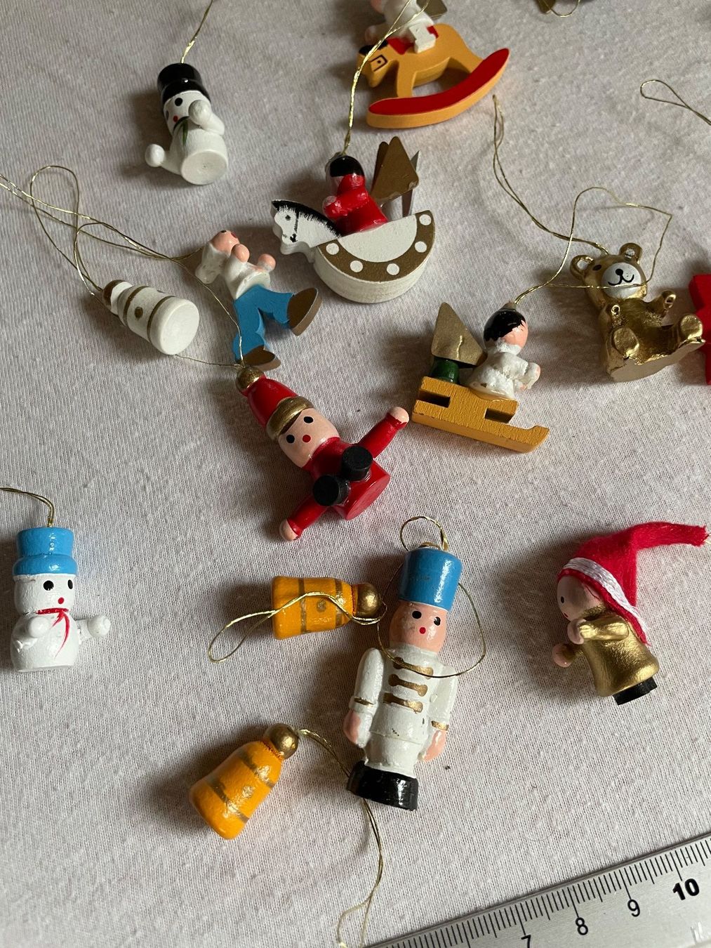 Toutes les décorations: Mini-Weihnachtsbaumschmuck aus Holz – D'occasion à Cham par 2eye 3