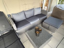 Gartenlounge grau aus Polyrattan mit Kissen