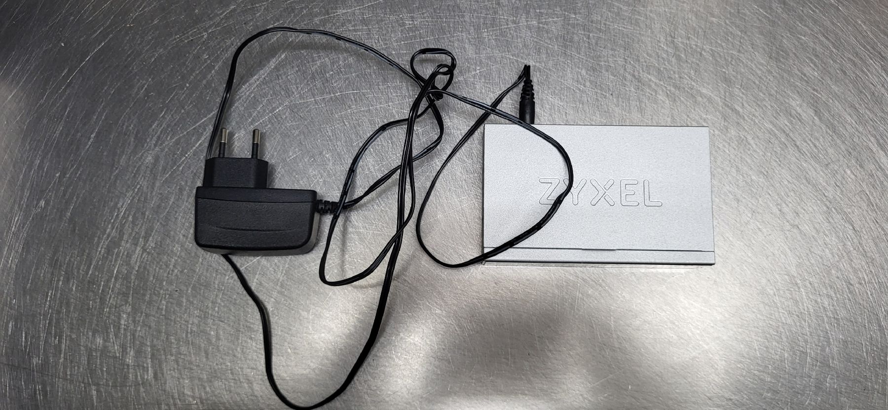 Zyxel Hubs & Switches: ZYXEL GS-105B v2 5-Port Switch Gigabit Netzwerk – Gebraucht aus Rüti ZH von Isa8630