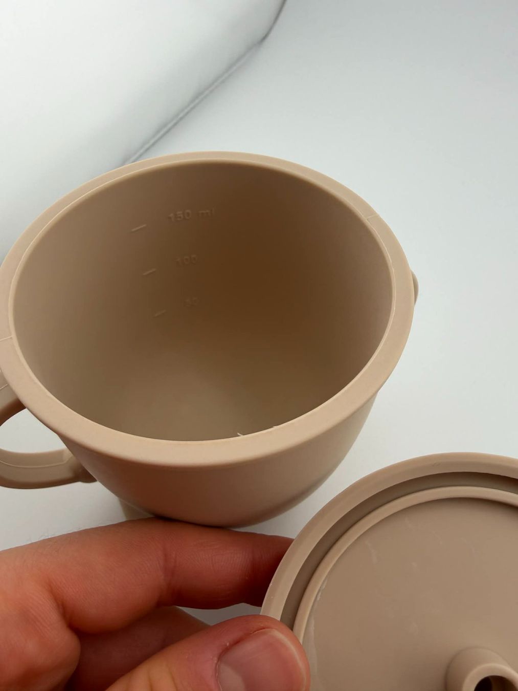 Behälter & Ähnliches: Silikon Trinklernbecher mit Strohhal – Gebraucht aus Riehen von edu_92w7 1