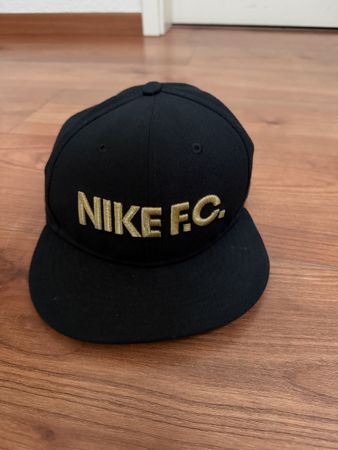 Nike F.C. Snapback Cap – Schwarz/Gold – One Size