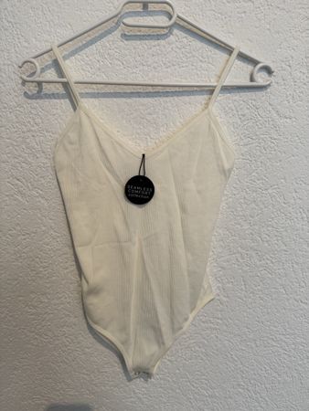 NEU Stradivarius Body Creme Beige weiss Gr. S/M mit Etikett