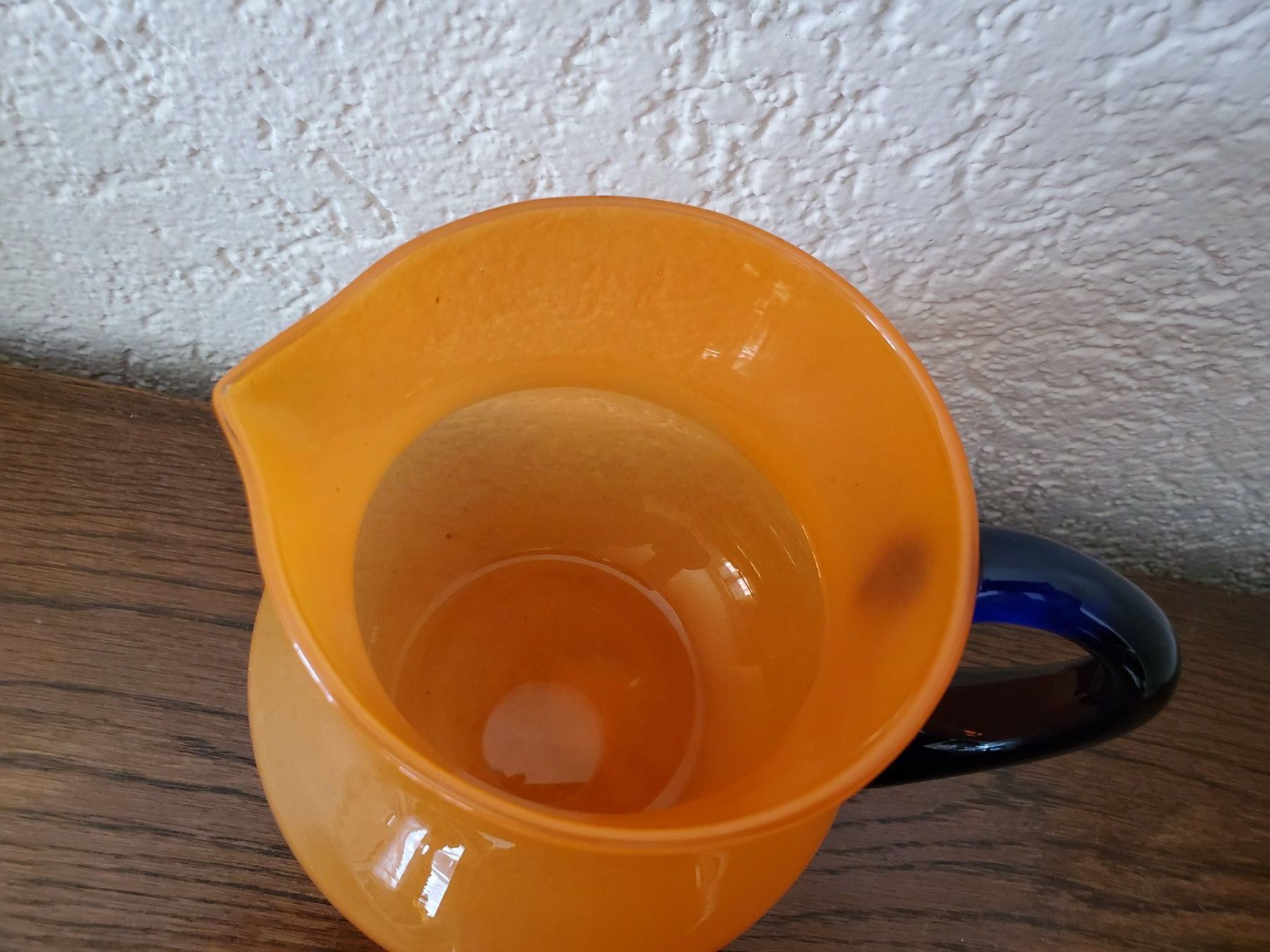 Caraffe: Pichet vintage en verre soufflé orange & anse bleu cobalt – Usato da Rennaz venduto da La_malle_du_dauphin 2