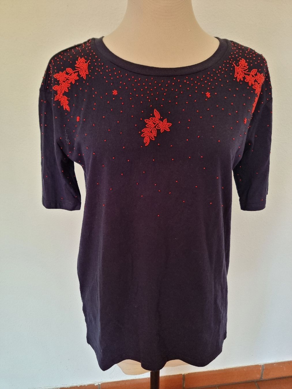 Sandro T-shirt: Sandro T-shirt – Nuovo (secondo la descrizione) da Cadro venduto da YukikoKa