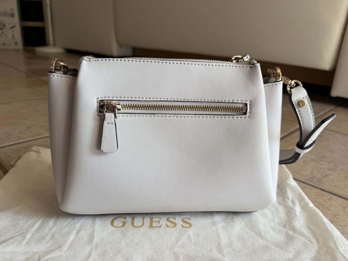 Guess Sacs femmes: Sac à main Guess  – Neuf (Voir description) à Founex par Hyrienne 1