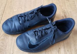 Nike Hallen - Fussballschuhe Gr. 35