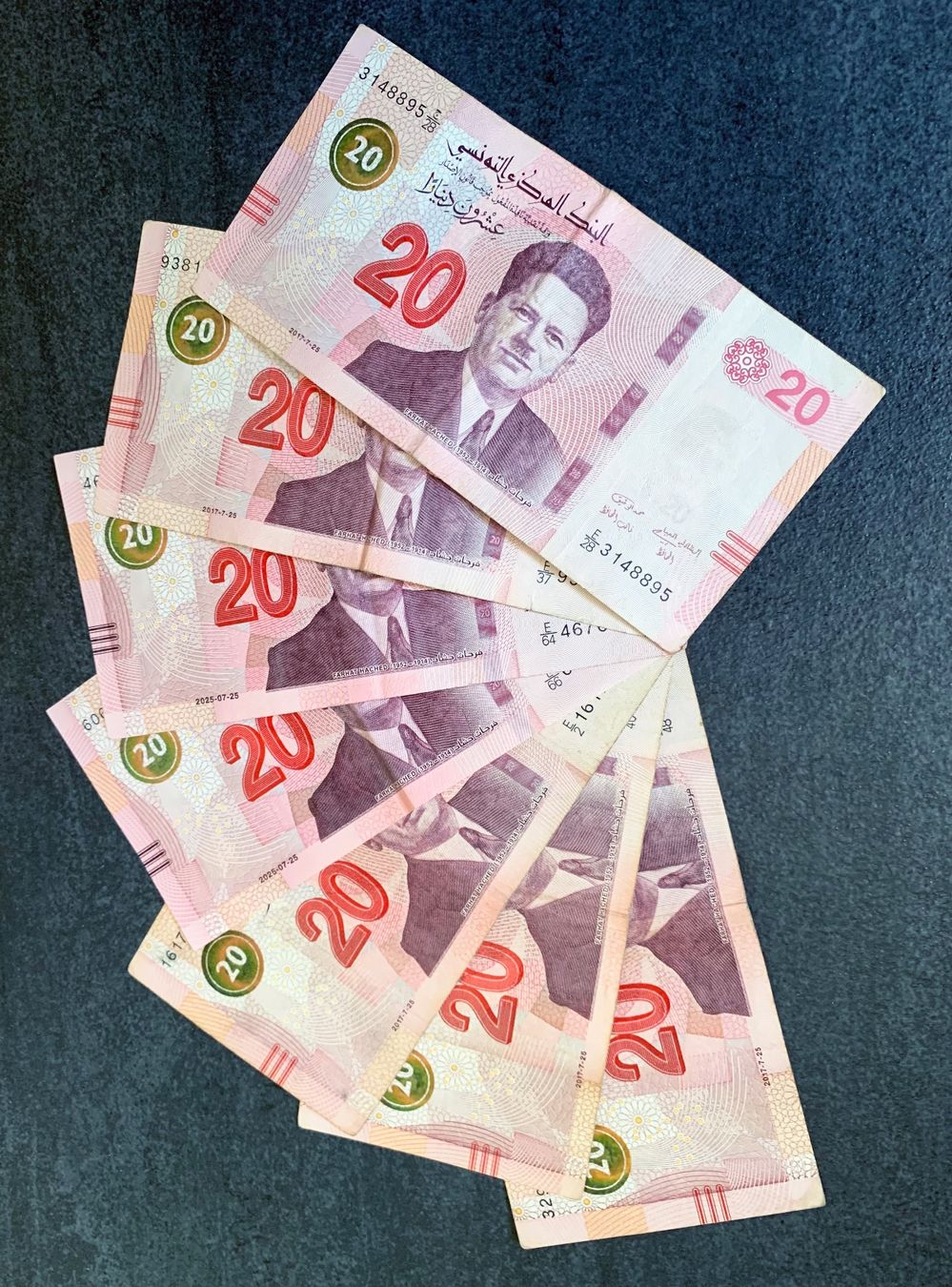 Billets de banque: Billets de banque tunisiens à moitié prix – D'occasion à Ecublens VD par b_pillard