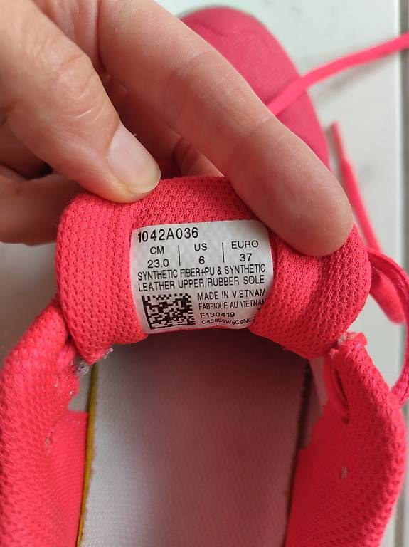 Asics Scarpe per ragazze: Asics Hallenturnschuhe Grösse 37 – Usato da Meilen venduto da Hope777 4