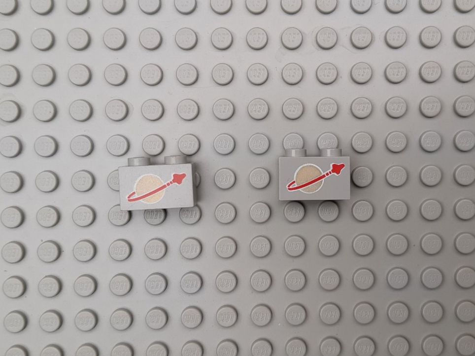 Lego Kit di costruzioni: LEGO Classic Space - Moon Pattern Bricks - 3004p90 (2) – Usato da Muhen venduto da Legoholic