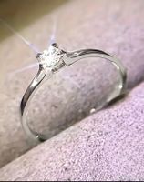 Schlichter versilberter Ring mit Zirkonia, Grösse 7