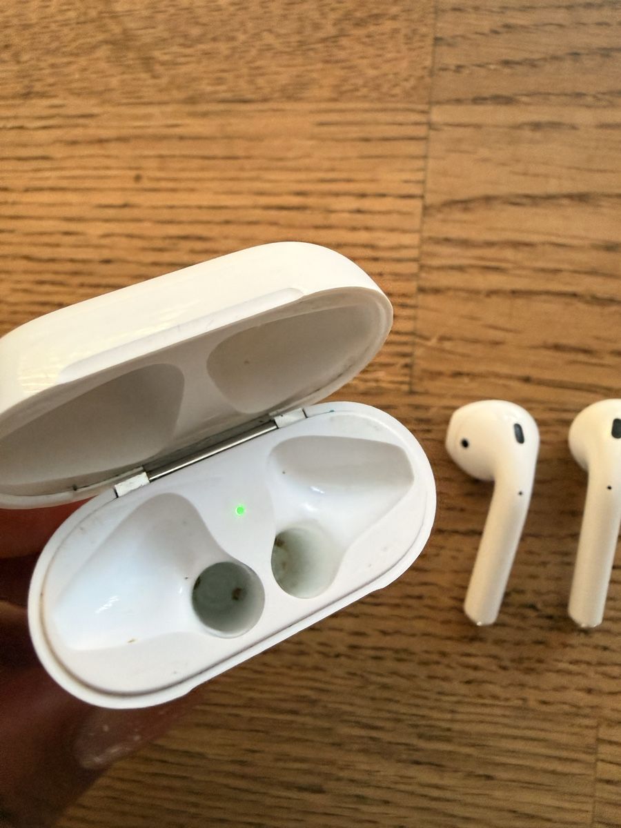 Apple Casques audio: Apple AirPods  – Défectueux à Sugiez par Mlle_Bakets 3