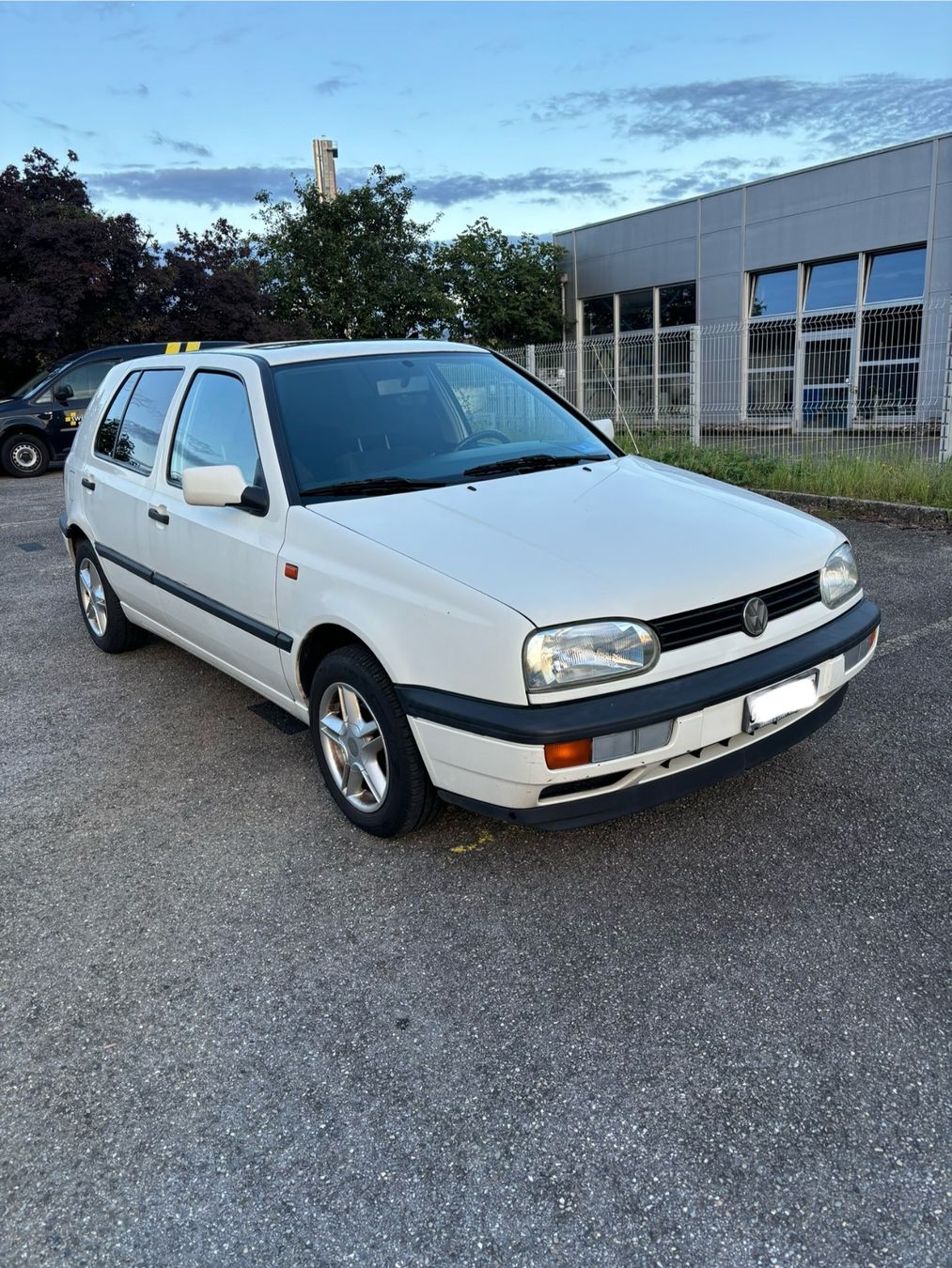 VW Automobili: Vw golf 3 75000km – Usato da Châtelaine venduto da Cartoon19