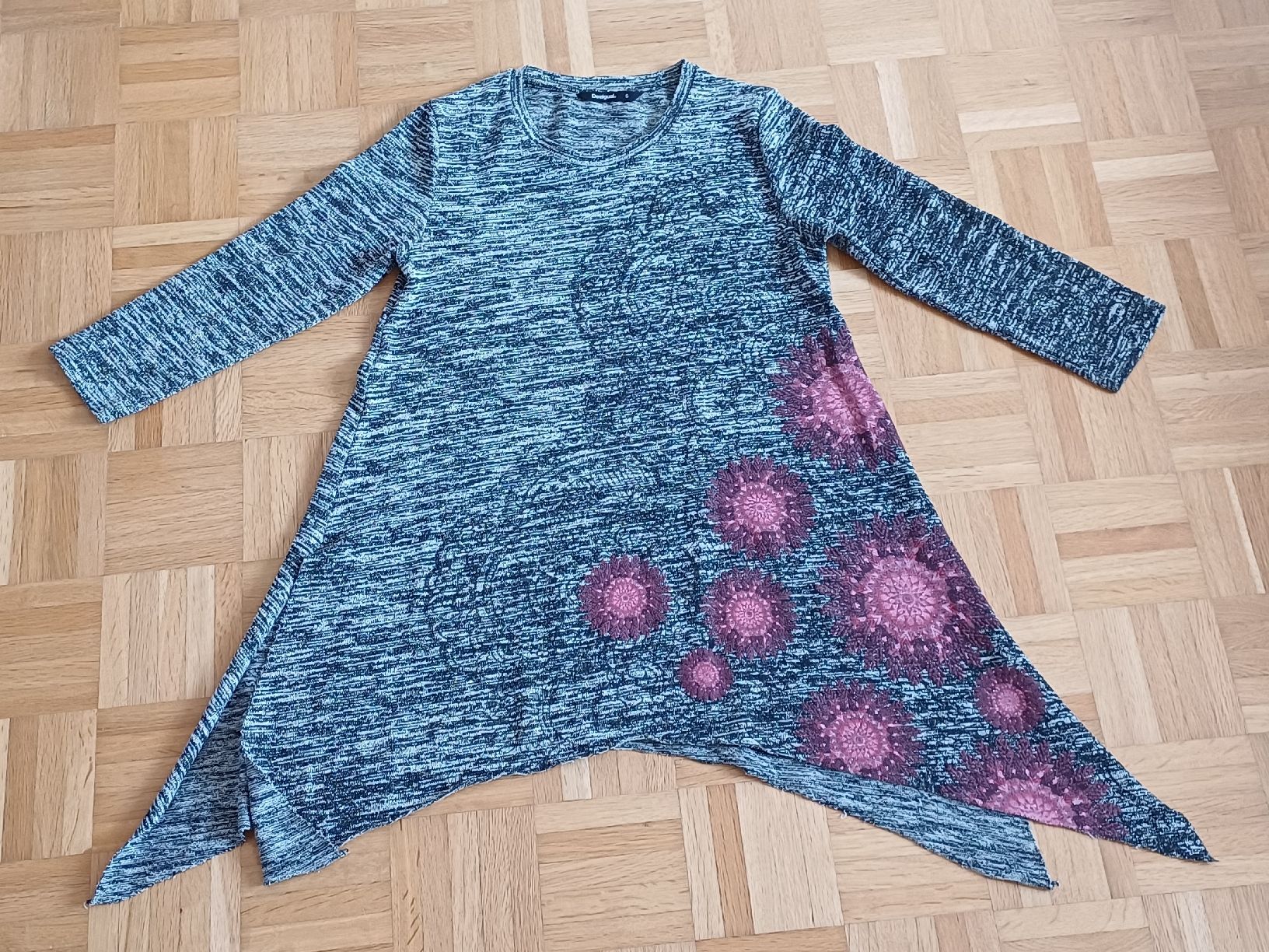 Desigual Maglioni & Felpe: Silbergrauer Desigual-Pullover, Glitzer, Grösse S – Usato da Basel venduto da klaraleoni