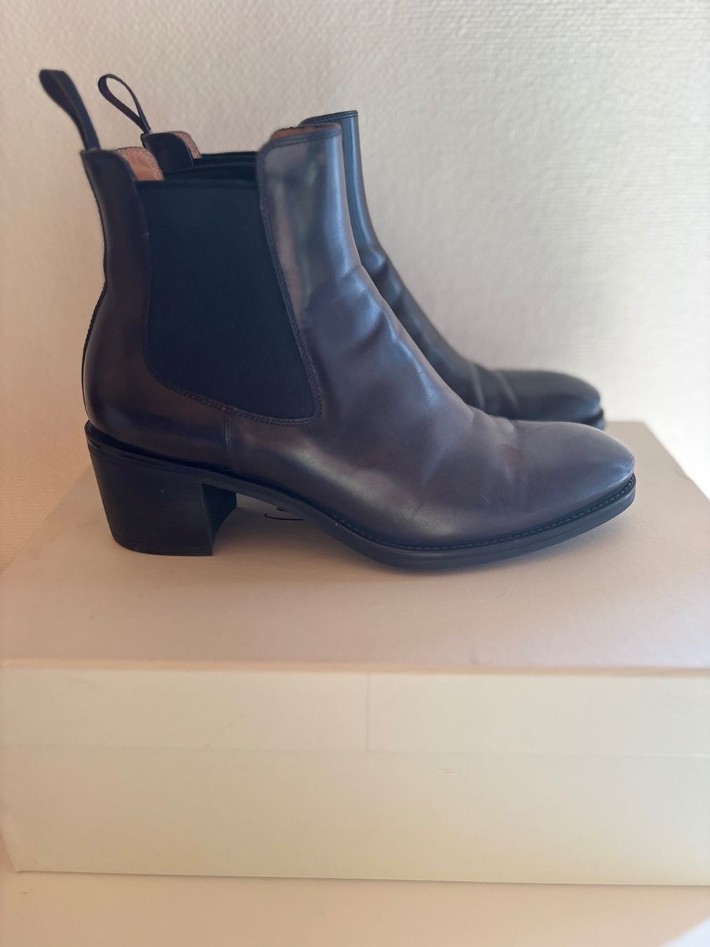 Santoni Scarpe da donna: 100% Santoni - Stiefelette schwarz - glanz – Usato da Weinfelden venduto da stella79