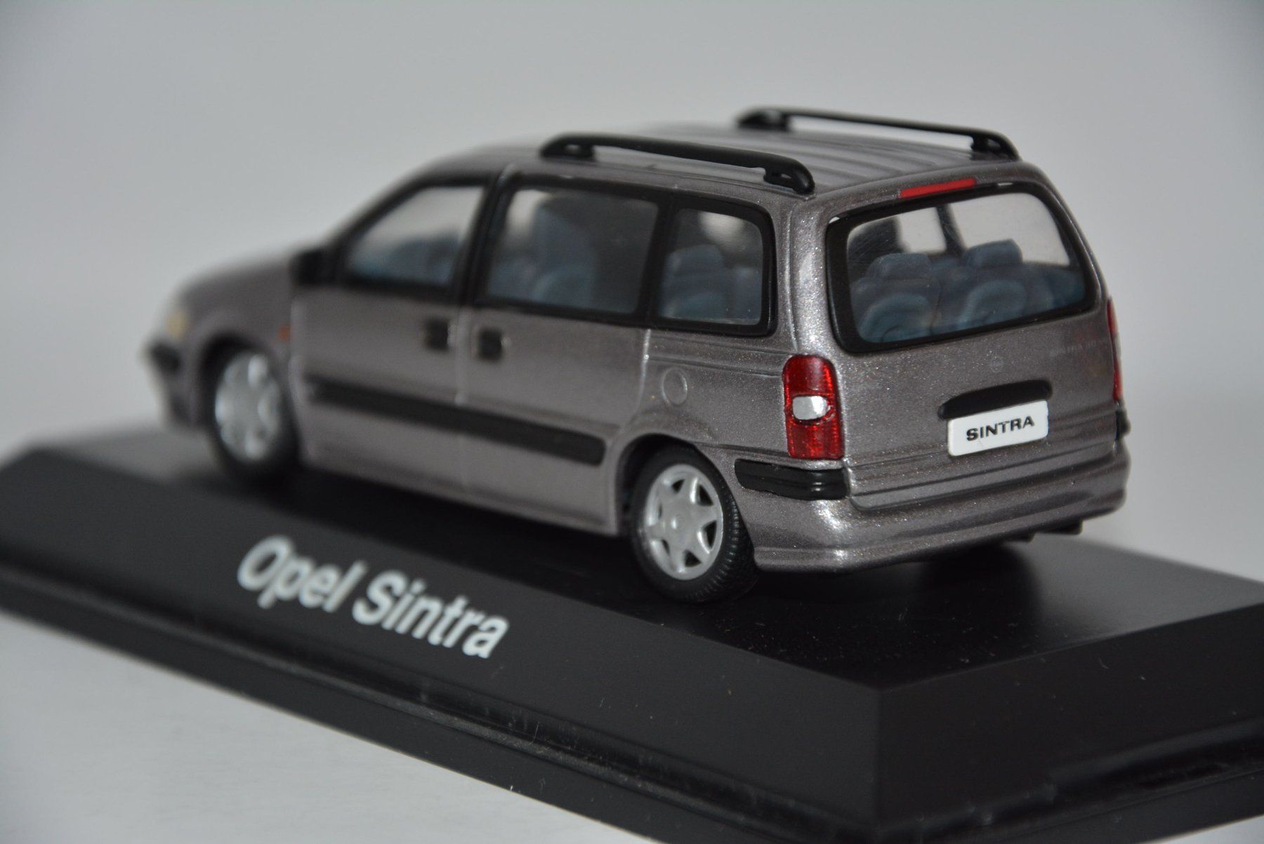 Opel Modellini d'auto: Opel Sintra 1996 , Schuco , 1:43 – Nuovo e nell'imballaggio originale da Goldach venduto da Feivel9 7