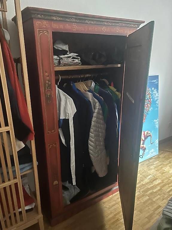 Armadi: Antiker roter Holzschrank – Usato da Basel venduto da cla_f5hs 1