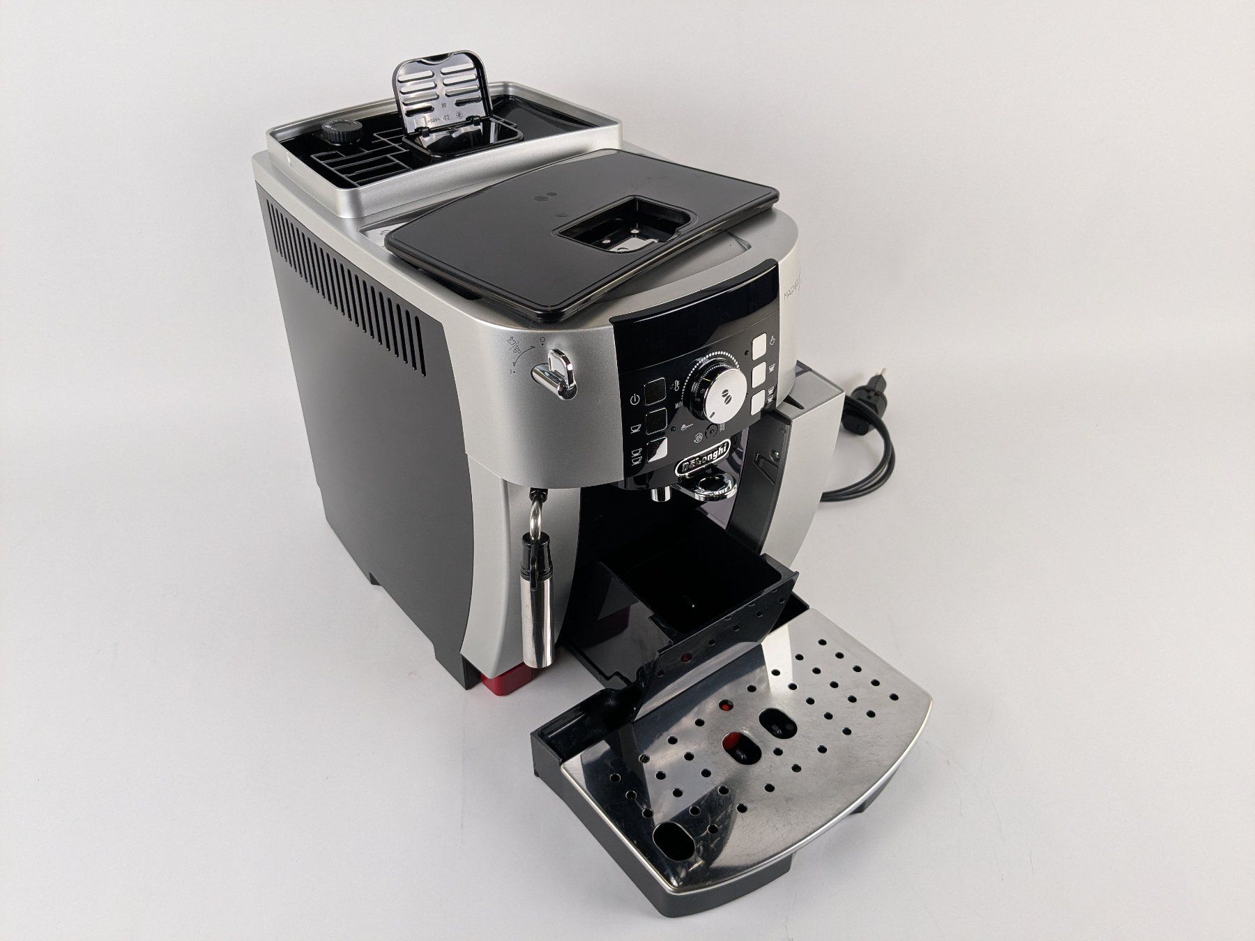 De'Longhi Macchine per caffè & Macchine per espresso: DELONGHI Magnifica S Silber-Matt – Usato da Dintikon venduto da Restwert_Dintikon 4