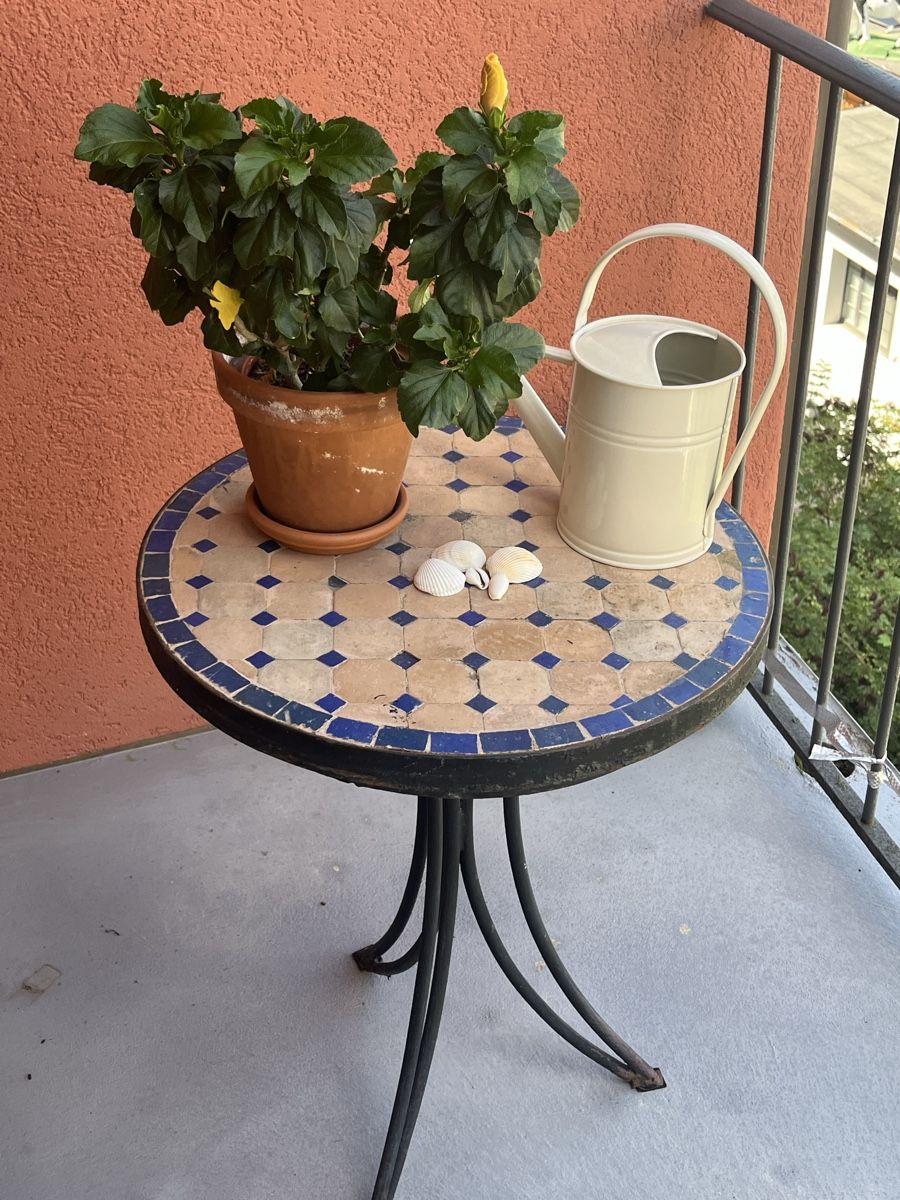 Tische: Gartentisch mit Mosaik-Tischplatte – Gebraucht aus Basel von chr_7mqb