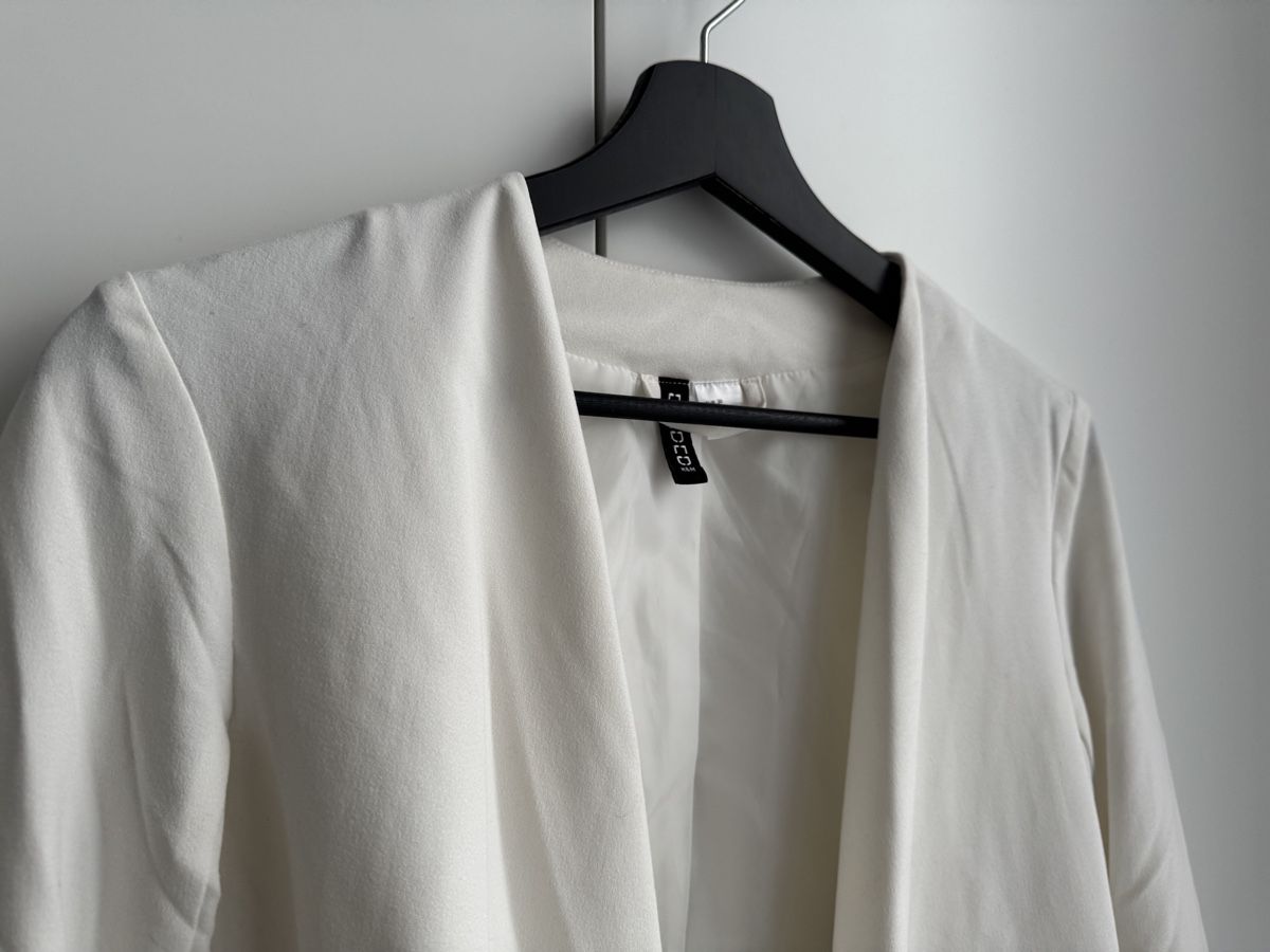 H&M Bolero: Dünner Blazer in Cremeweiss Gr. 36 – Usato da Regensdorf venduto da angie2810 2