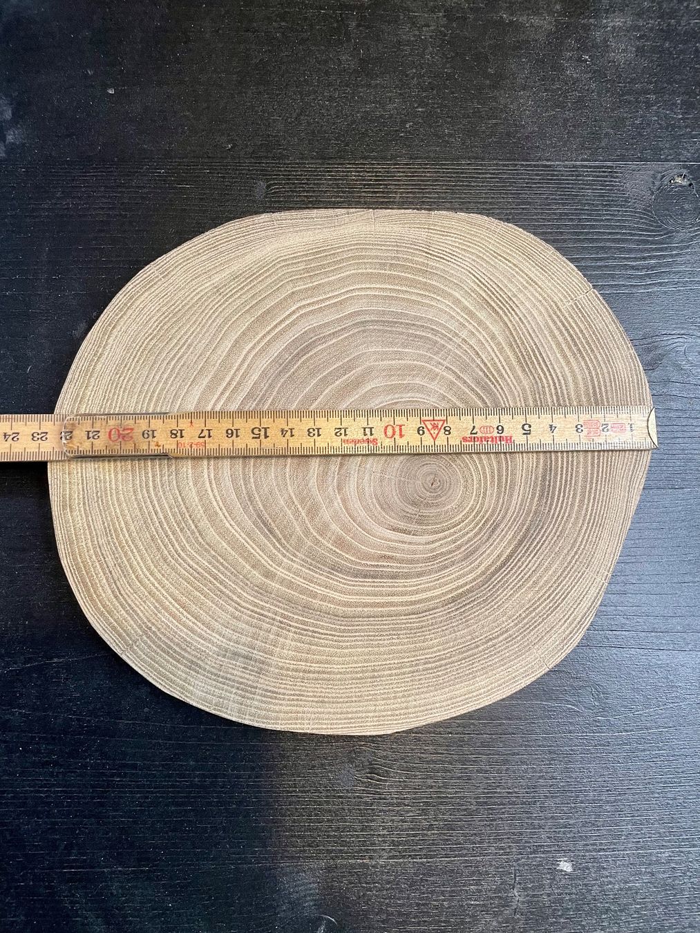 Articoli in legno: Holzscheibe Robinie nr.4 – Usato da Brunnen venduto da Holz-style 2
