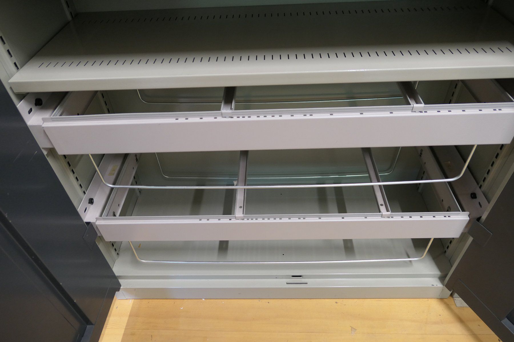 Lista Armadi: Lista Metallschrank mit 2 Türen, Key Lock – Usato da Münchenbuchsee venduto da Ploder0 4