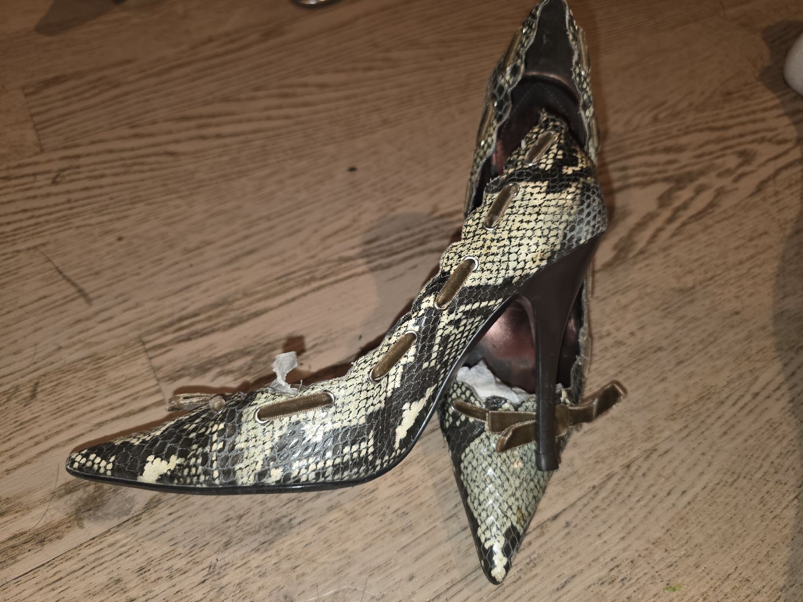 Guess Scarpe da donna:  Guess Milano Schlangenoptik Grösse 37 – Usato da Basel venduto da kar_jz7f 2
