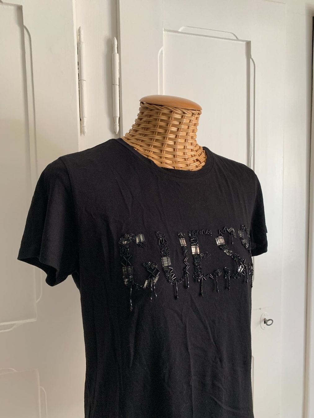 Guess T-Shirts: GUESS - T-Shirt schwarz XS – Gebraucht aus Zürich von Diazaio 1
