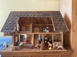Grande maison de poupée en bois