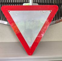 Verkehrsschild / Strassen Schild kein Vortritt