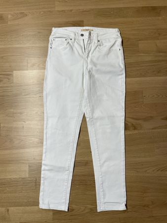 LEVI’s High Rise Skinny 28
