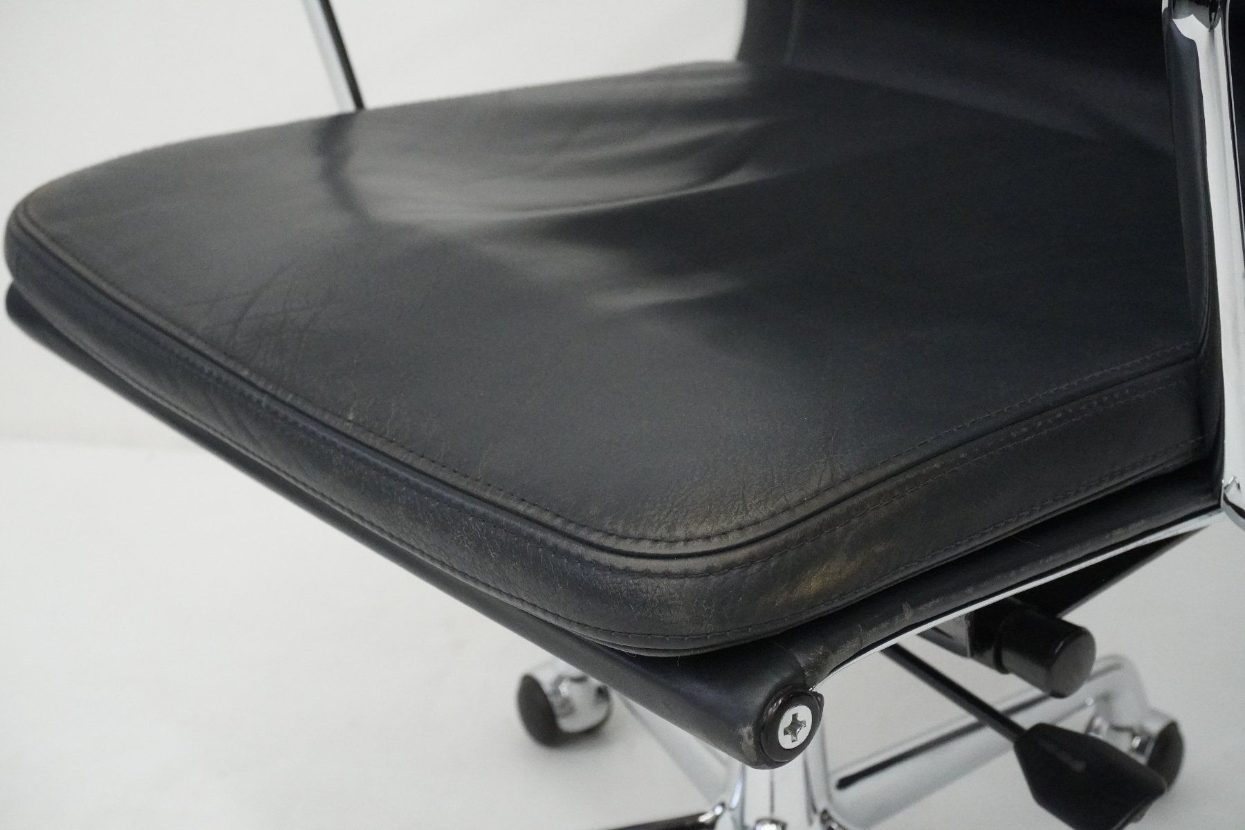 Vitra Sedie: Vitra Eames Soft Pad EA219 dunkelblau 1984 Designklassiker – Usato da Bad Zurzach venduto da QLASSIQ 6